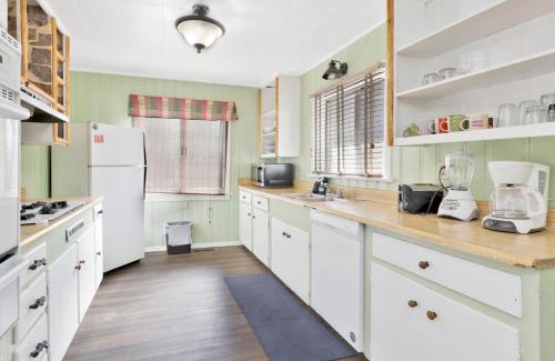 Big Bear Lake Hotel | Shore Acres Lodge-452 by Big Bear Vacations