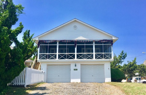 Virginia Beach House | Shore Beats Work - Enjoy the ocean breeze from the screened porch