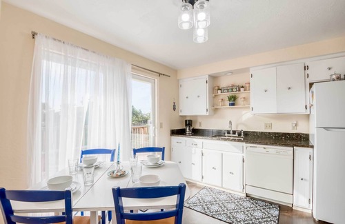 Bayshore House | Shore Delight: Waldport Home + Deck, Walk to Beach