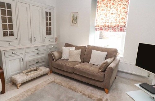 Wigton Cottage | SHORE GATE HOUSE, family friendly, with hot tub in Kirkbride