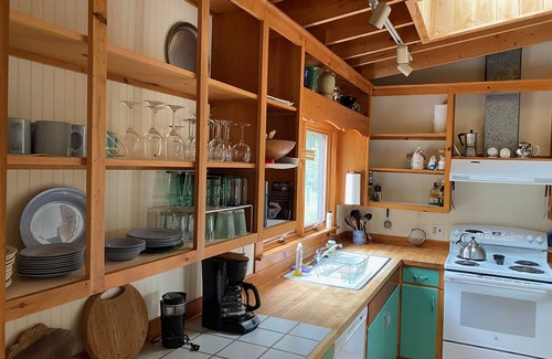 Bernard Cottage | Shorefront Cottage on Bass Harbor with Mountain Views