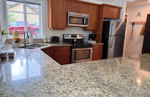 Youbou House | Shoreline Cottage on lake Cowichan