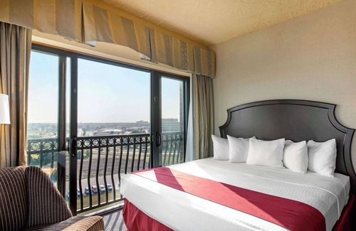Muskegon Hotel | Shoreline Inn & Conference Center, an Ascend Collection Hotel