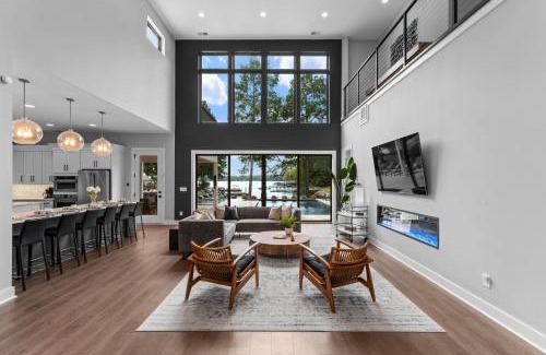Mayhew House | Shoreline on Stonemarker wHeated Pool Game Room 1421
