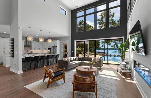 Mayhew House | Shoreline on Stonemarker