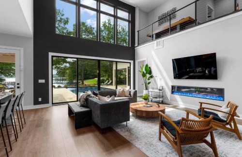 Mayhew House | Shoreline on Stonemarker