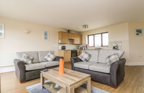 Longrock House | SHORELINE, pet friendly, country holiday cottage in Marazion