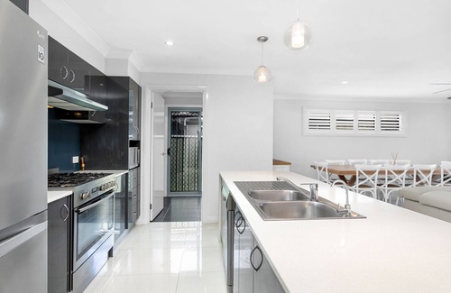 Fingal Bay House | Shoreline Retreat - A haven for relaxation and family fun