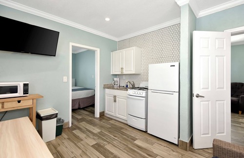 Daytona Beach Shores Apartment | Shoreline Suites & Cabana Cottages
