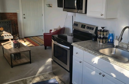 Lagoon Point House | Shorewood Cottage by AvantStay | Walk to the Beach