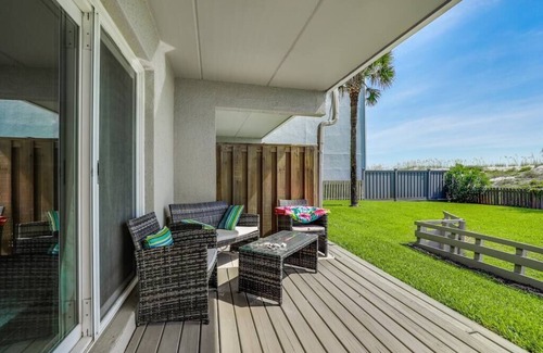 Jacksonville Beach Villa | Short Board on Jax Beach
