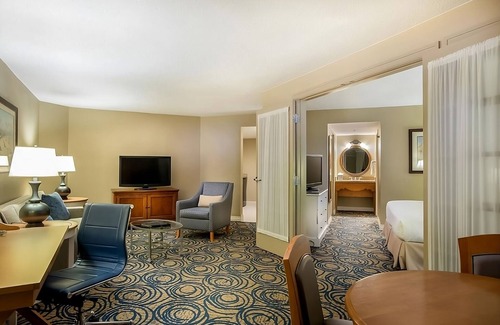 Brush - Stewarts Hotel | Short Distance From The Well Known Sites w/Pool