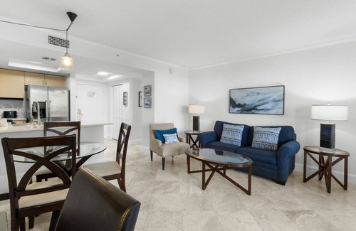 Coconut Grove Hotel | Short Distance From Dinner Key Marina! Three Relaxing Units with Full Kitchen!