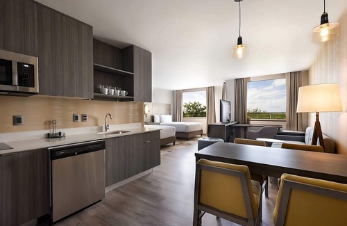 Zona Hotelera Apartment | Short Distance From The Well Known Sites! 3 Spacious Units, Free Parking, Pool