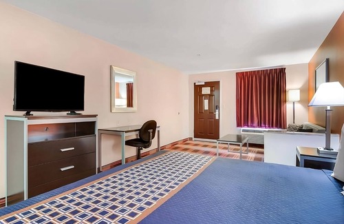 Mableton Hotel | Short Drive to Georgia Aquarium and CNN Center! Free Onsite Parking