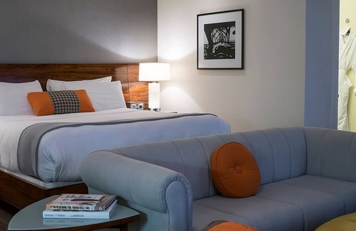 Downtown Portland Hotel | Short Drive to Providence Park! Fitness Center! Virtual Concierge! Large Suite!