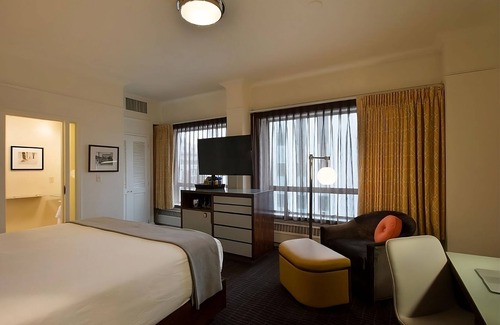 Downtown Portland Hotel | Short Drive to Providence Park! Fitness Center! Virtual Concierge! Large Suite!