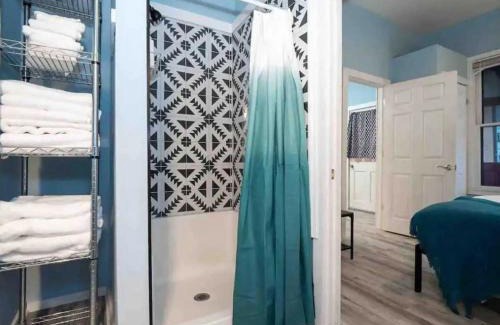 Victorian Village House | Short North - Convention - Queen Bed -Free Parking