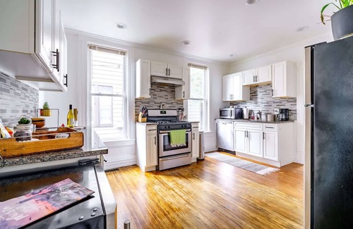 Victorian Village House | Short North Convention Private Parking Pets