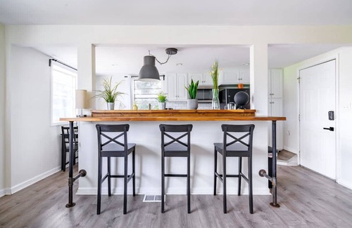 Victorian Village Apartment | Short North Convention Private Parking Pets