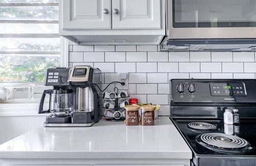 Victorian Village Apartment | Short North Convention Private Parking Pets