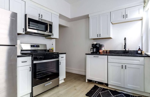 Victorian Village House | Short North Convention King Bed Free Parking