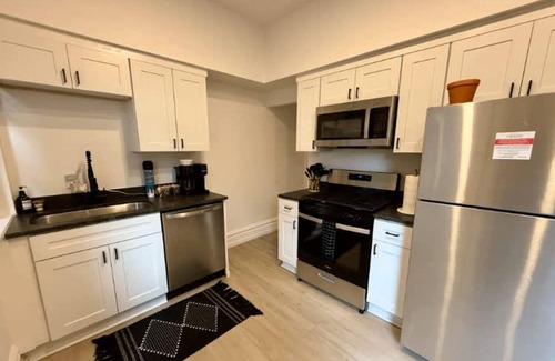 Victorian Village House | Short North Convention King Bed Free Parking