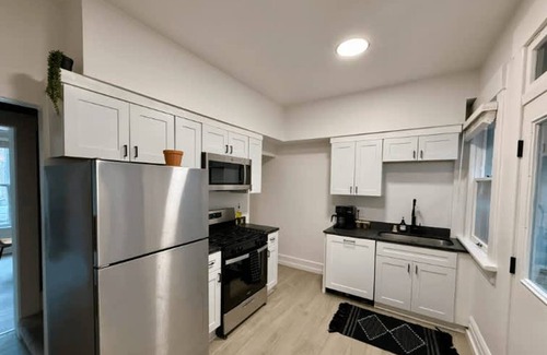 Victorian Village House | Short North Convention King Bed Free Parking