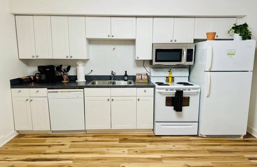 Italian Village House | Short North King Bed Free Parking Convention