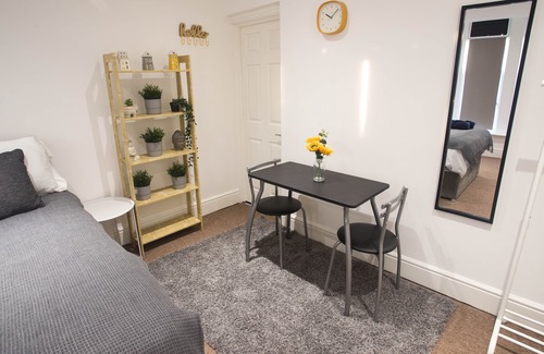Easton Apartment | Short Stay Bristol - Stapleton 1 Apartment