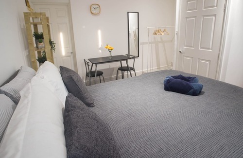 Easton Apartment | Short Stay Bristol - Stapleton 1 Apartment