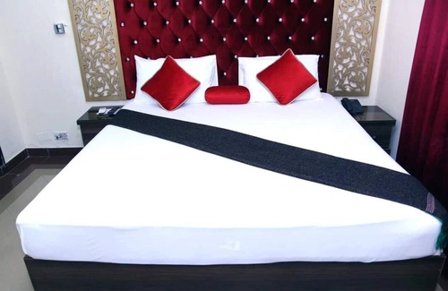 Karachi Hotel | Short Times Couple Guest House