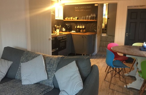 Carbis Bay Ski Chalet | Short walk from Carbis Bay Beach, St Ives Cornwall