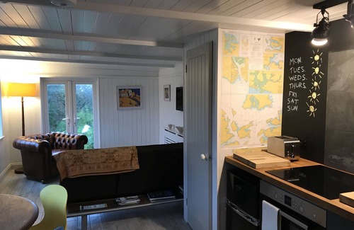 Carbis Bay Ski Chalet | Short walk from Carbis Bay Beach, St Ives Cornwall
