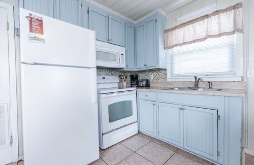 Ocean Drive Cottage | Short walk to Beach, Private poolside cottage-5- 1 Bed/1 Bath near Main St