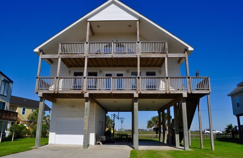 Spanish Grant House | Short walk to beach! Close to town!