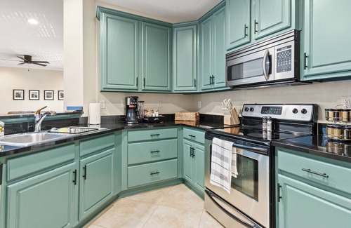 Tuscaloosa Condo | Short walk to Bryant-Denny Stadium and the University.