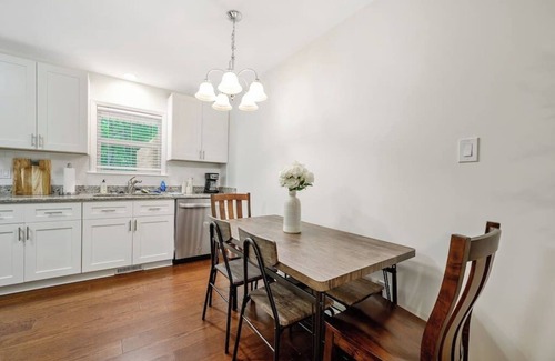 Hillsborough House | Short Walk to Downtown Historic Hillsborough UnitB