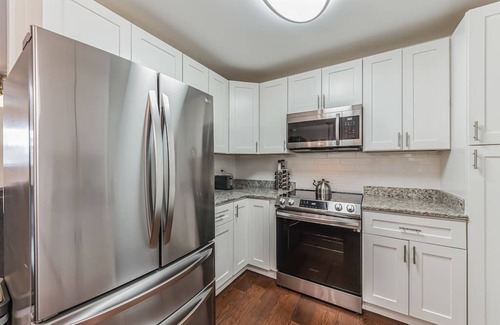 Hillsborough House | Short Walk to Downtown Historic Hillsborough UnitB