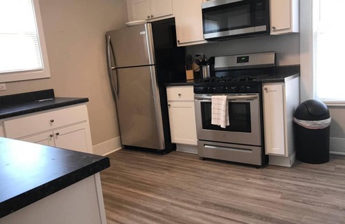 Libertyville Apartment | Short Walk to Downtown Libertyville