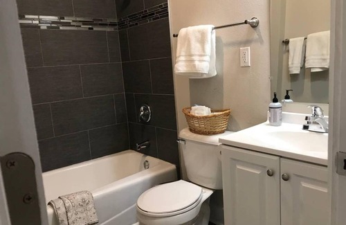 Libertyville Apartment | Short Walk to Downtown Libertyville