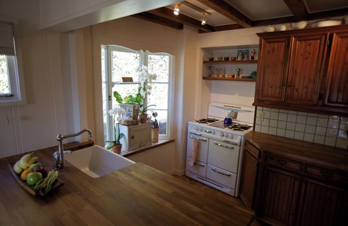 South Laguna Cottage | Short walk to the beach