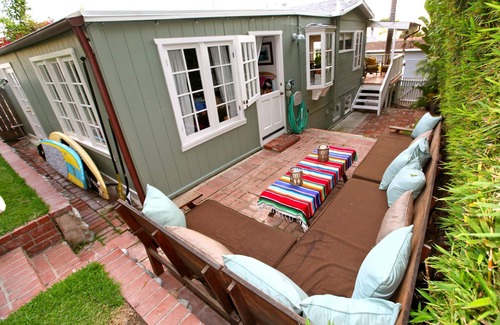 South Laguna Cottage | Short walk to the beach