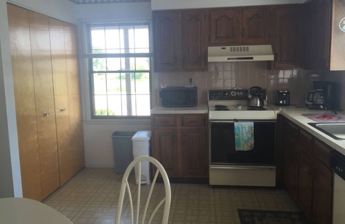 Villas House | Short walk to the bay and bike trails WEEKLY SUMMER RENTAL ONLY