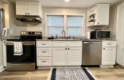 Gulfport Cottage | Short walk to the BEACH!🏖-Minutes to Casinos-Biloxi-Long Beach