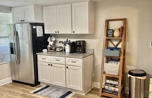 Gulfport Cottage | Short walk to the BEACH!🏖-Minutes to Casinos-Biloxi-Long Beach