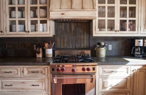 Livingston House | Shorthill Homestead Lodge · Luxury log home nestled in the mountains