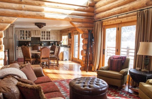 Livingston House | Shorthill Homestead Lodge · Luxury log home nestled in the mountains