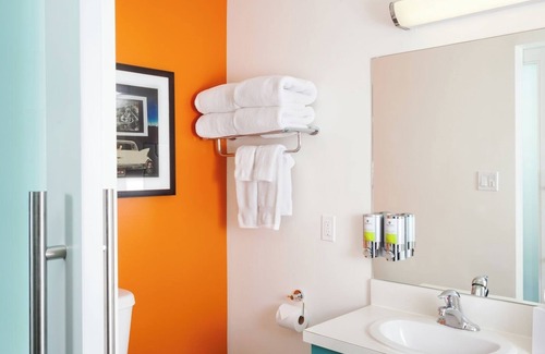 University District Hotel | Shower Haven, Two Queens, Staypineapple Treats, Steps from University Village