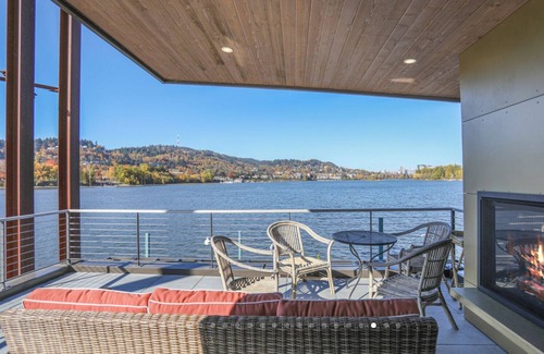 Sellwood-Moreland Boat Rental | SHOWSTOPPING floating home on the Willamette River with stunning views.